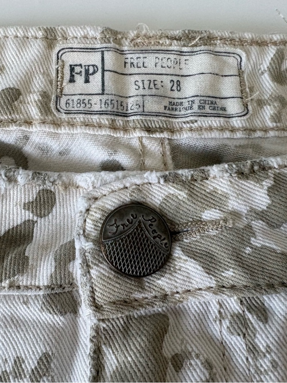 Free People Printed Frayed Denim Cutoff Shorts Size 28 - Picture 2 of 6